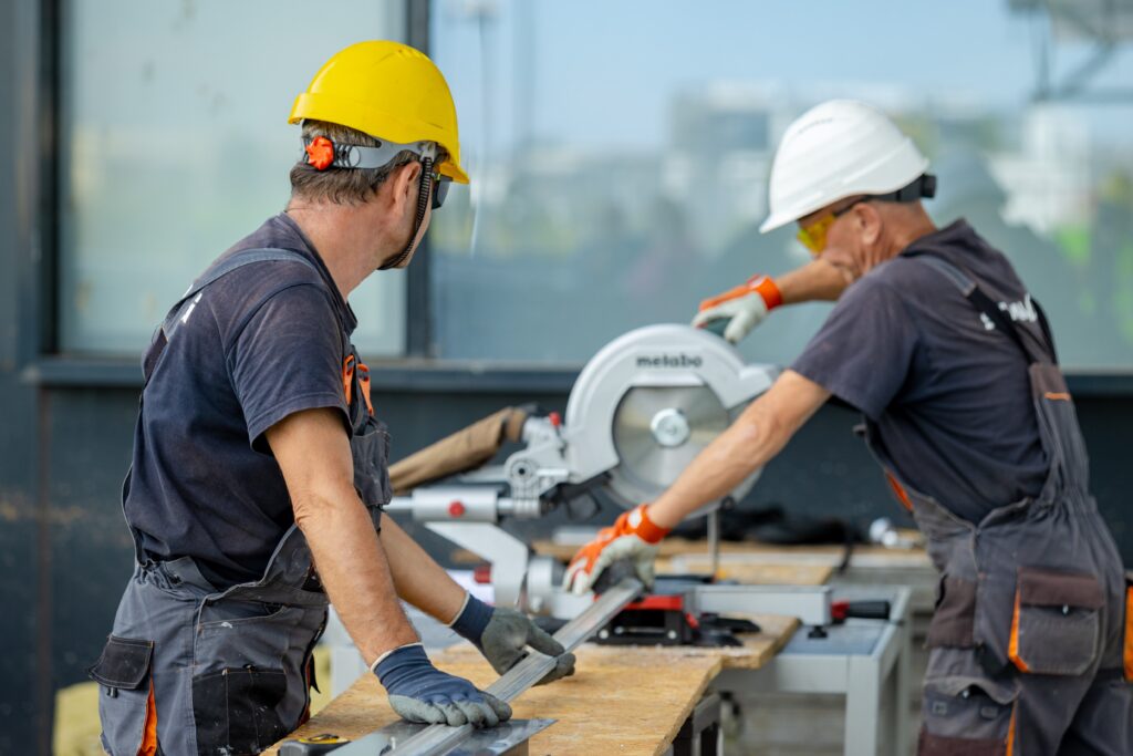 Scie circulaire ou scie sur table : quel est le meilleur outil pour travailler le bois ?